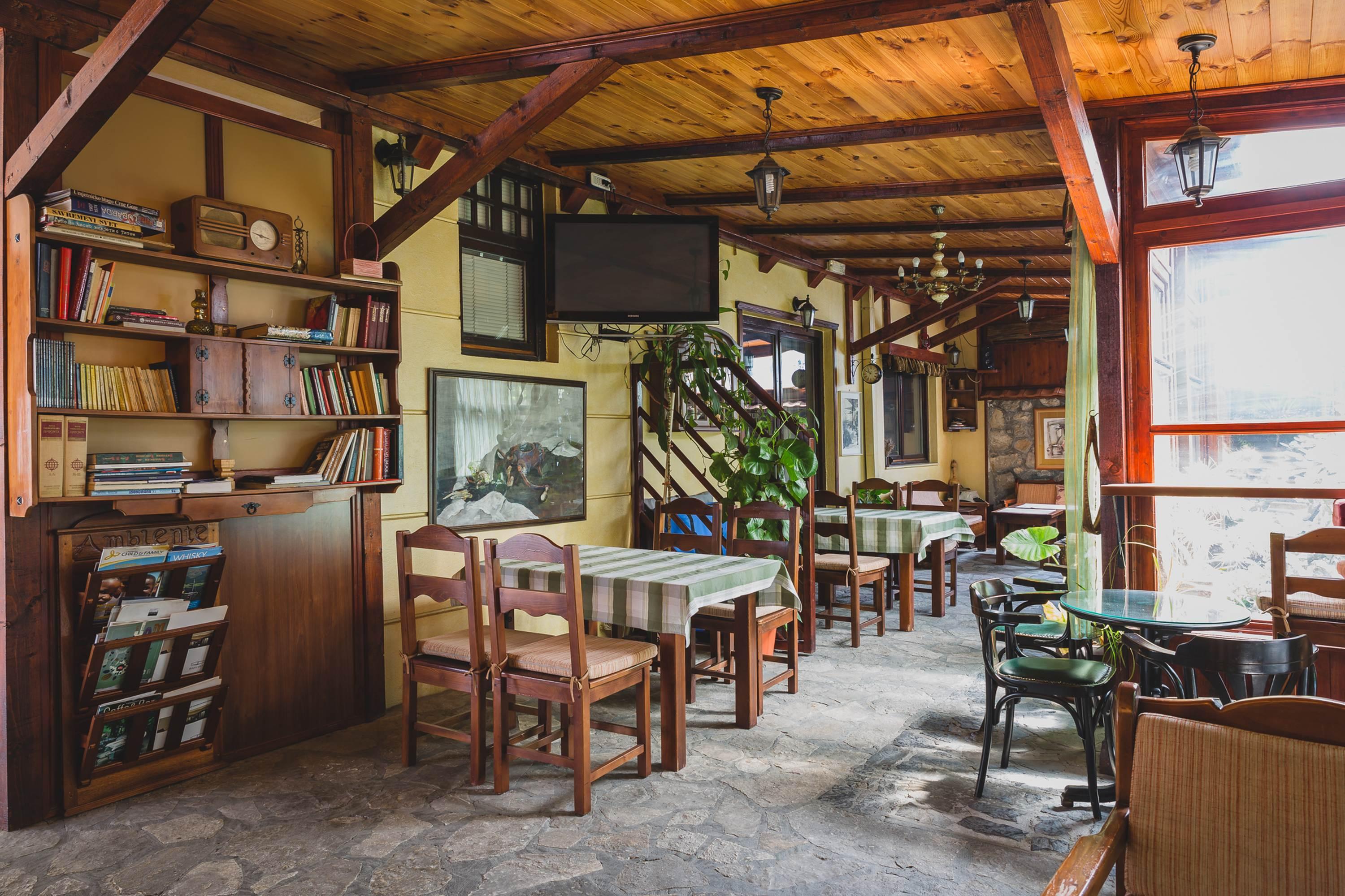 Hotel Ambiente Podgorica Buitenkant foto