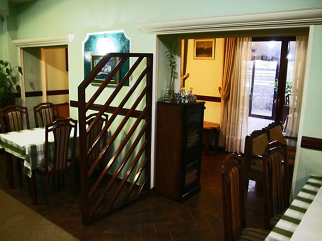 Hotel Ambiente Podgorica Buitenkant foto