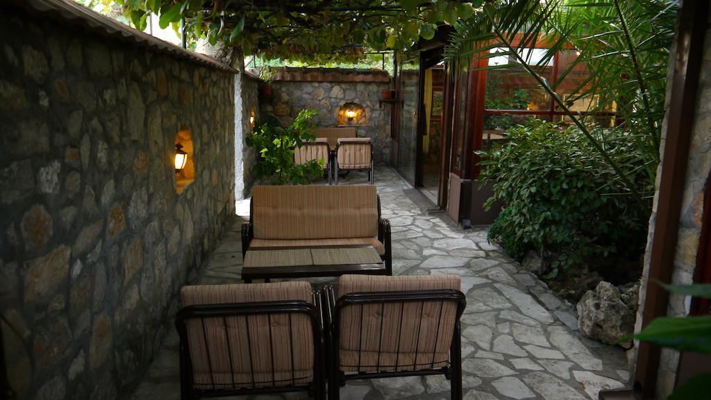 Hotel Ambiente Podgorica Buitenkant foto