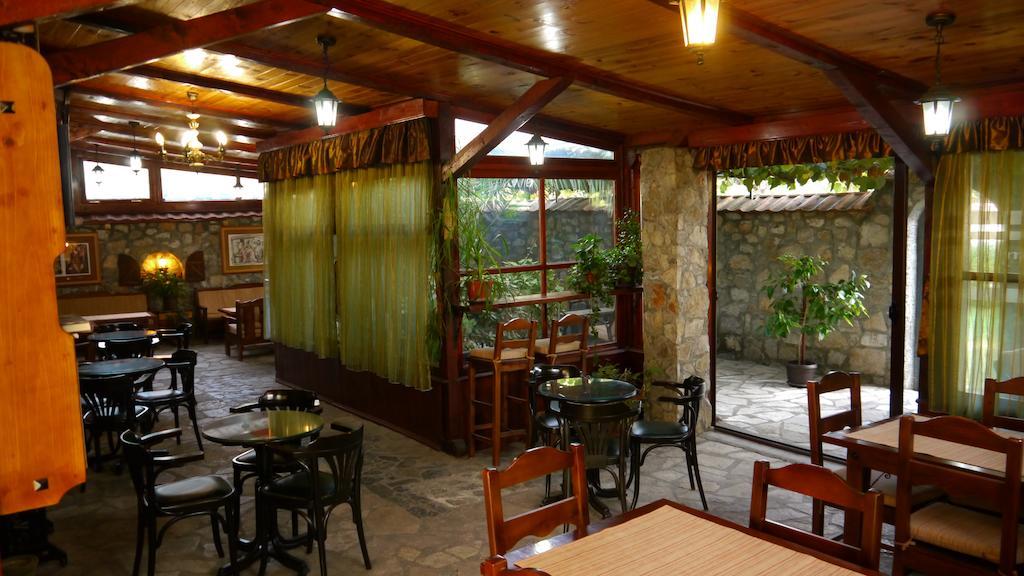 Hotel Ambiente Podgorica Buitenkant foto