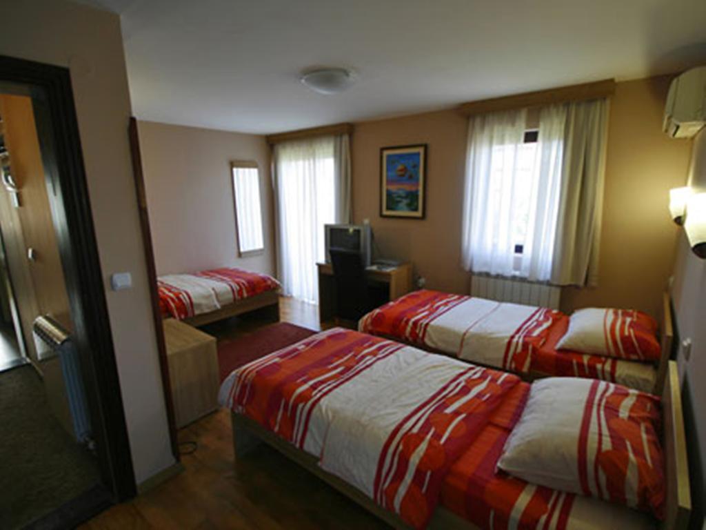 Hotel Ambiente Podgorica Kamer foto
