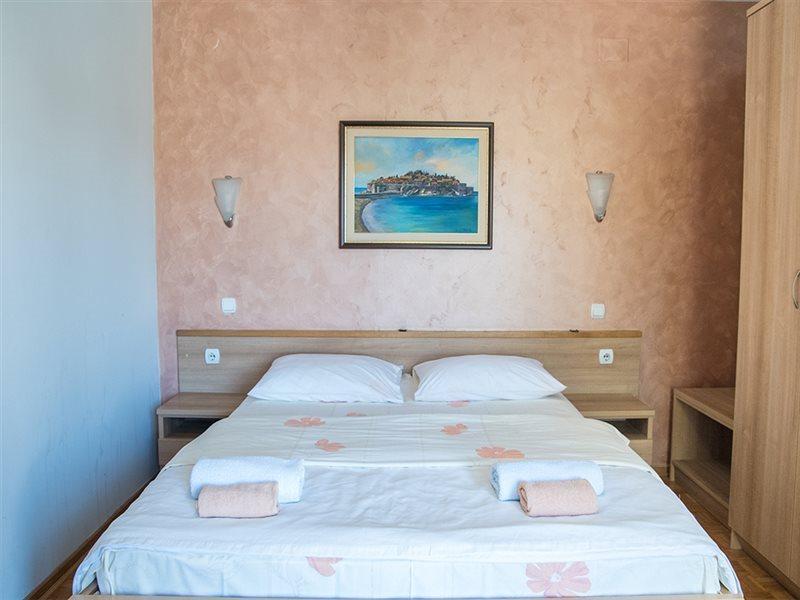 Hotel Ambiente Podgorica Buitenkant foto