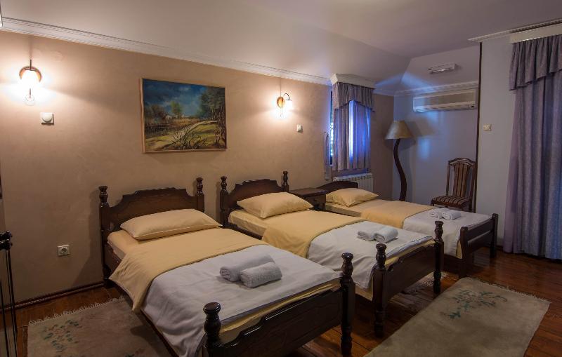 Hotel Ambiente Podgorica Buitenkant foto