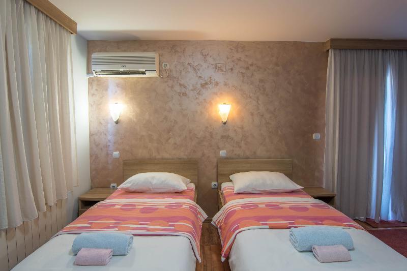 Hotel Ambiente Podgorica Buitenkant foto