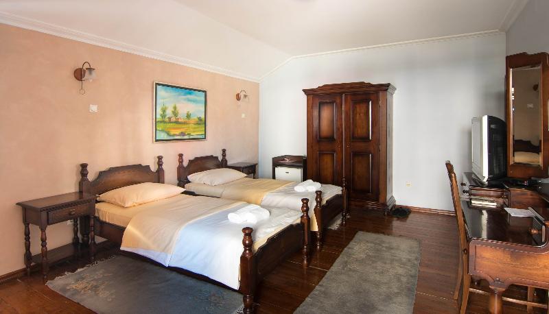 Hotel Ambiente Podgorica Buitenkant foto
