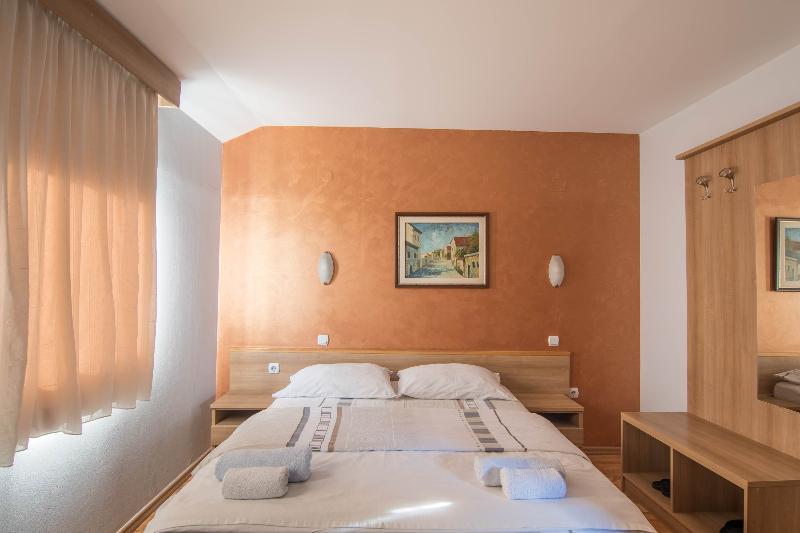 Hotel Ambiente Podgorica Buitenkant foto